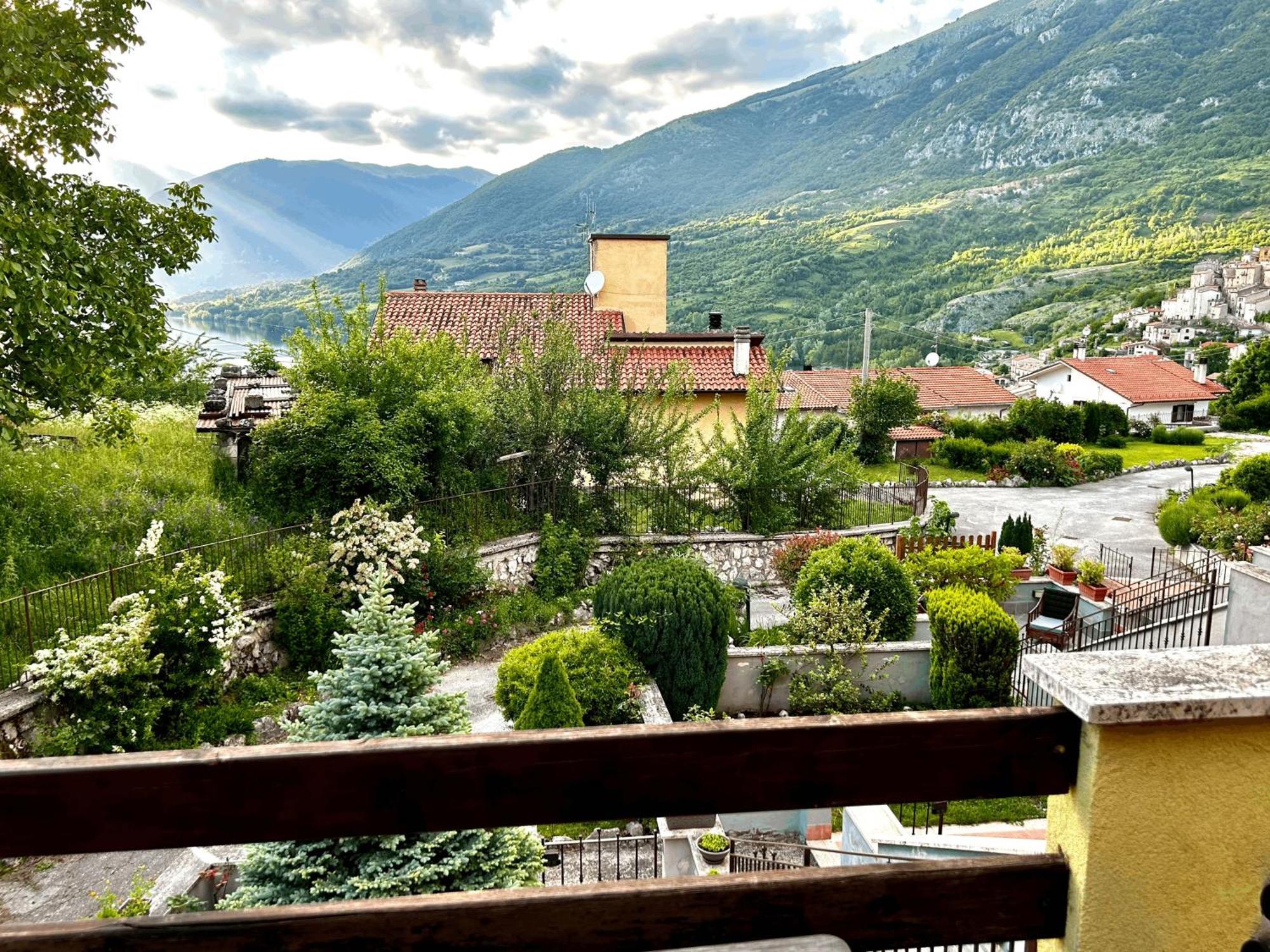 4Flats In Orto Di Venanzio Apartment Бареа Стая снимка