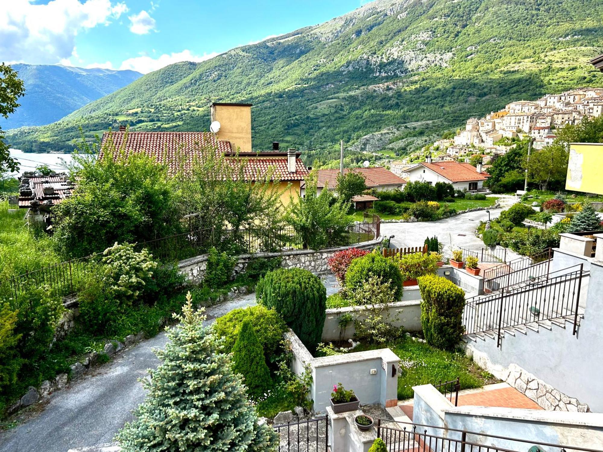 4Flats In Orto Di Venanzio Apartment Бареа Стая снимка