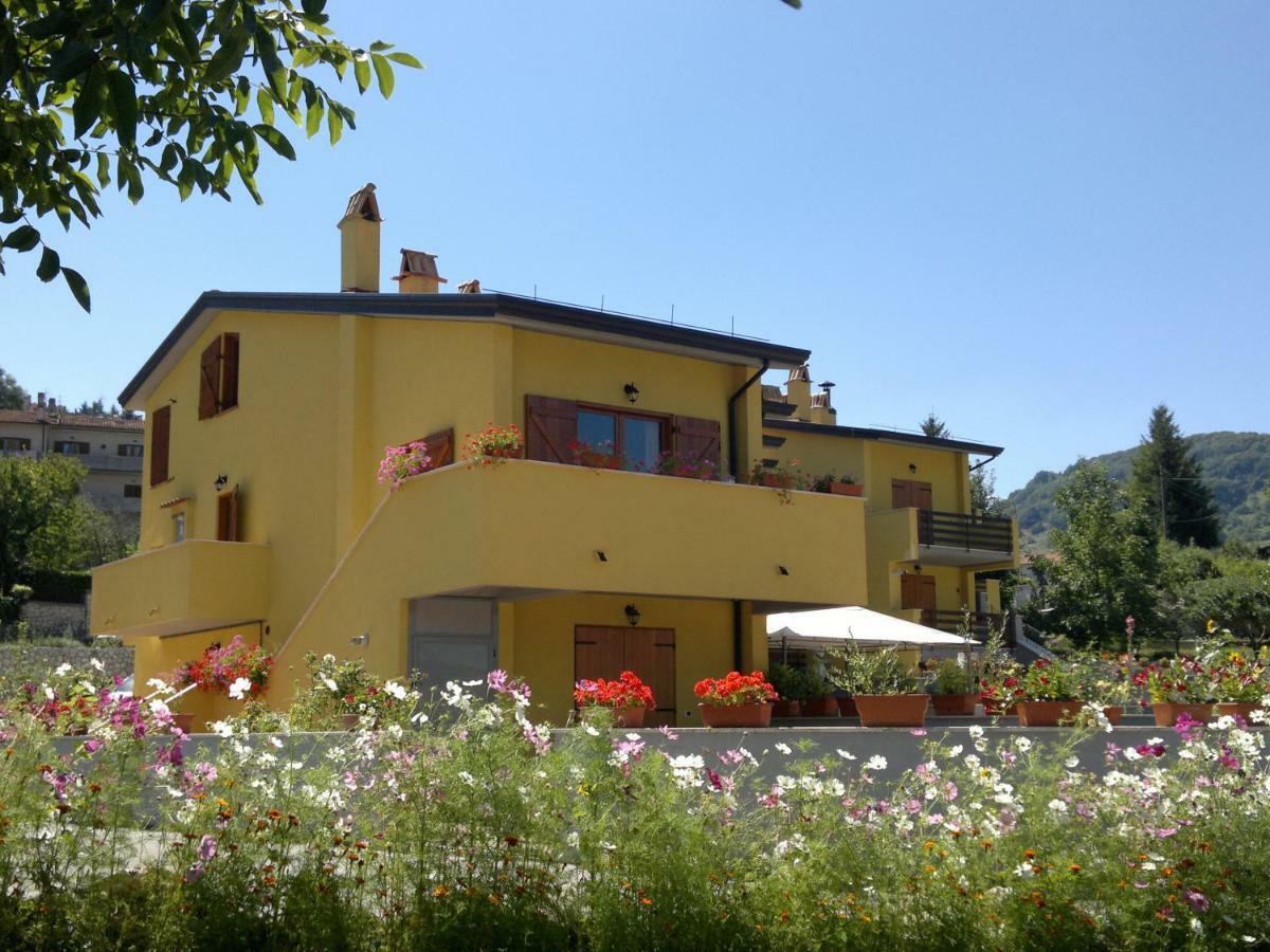 4Flats In Orto Di Venanzio Apartment Бареа Екстериор снимка